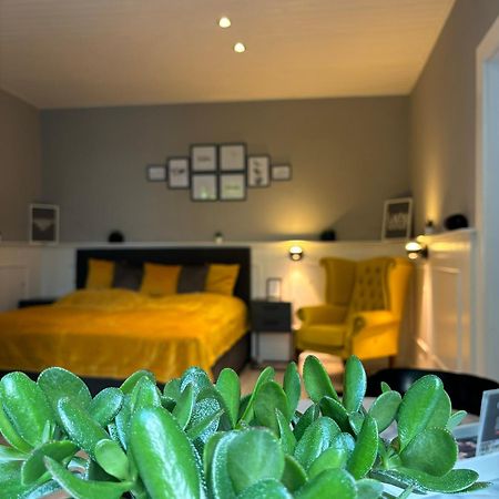 Urban-Elegance Silent-Garden Apartment Wina Bagian luar foto