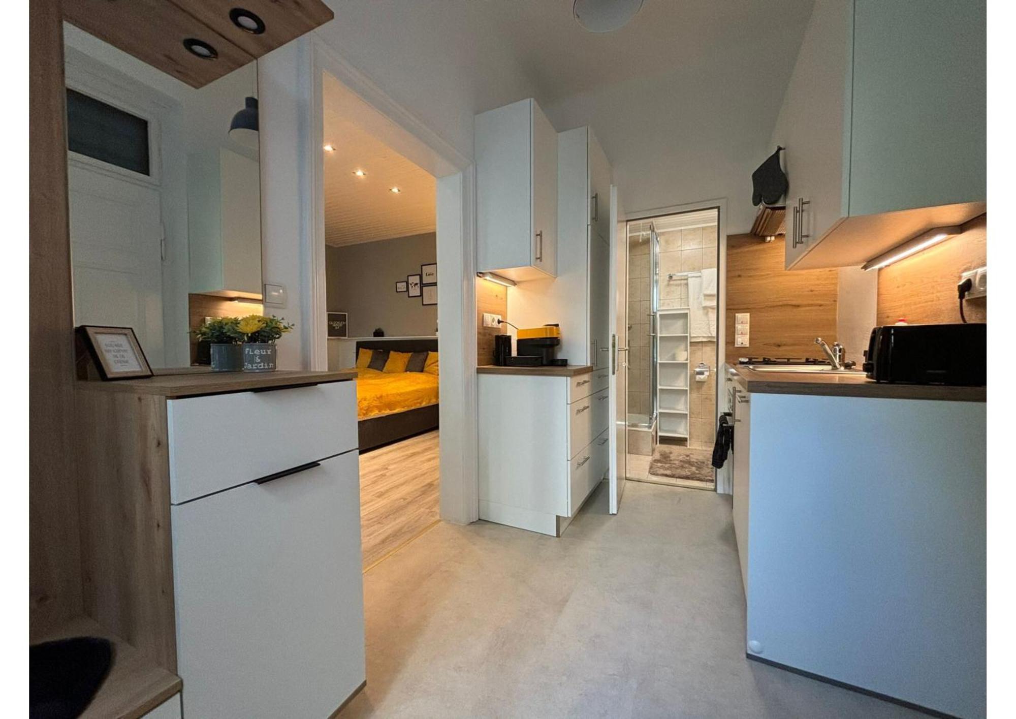 Urban-Elegance Silent-Garden Apartment Wina Bagian luar foto