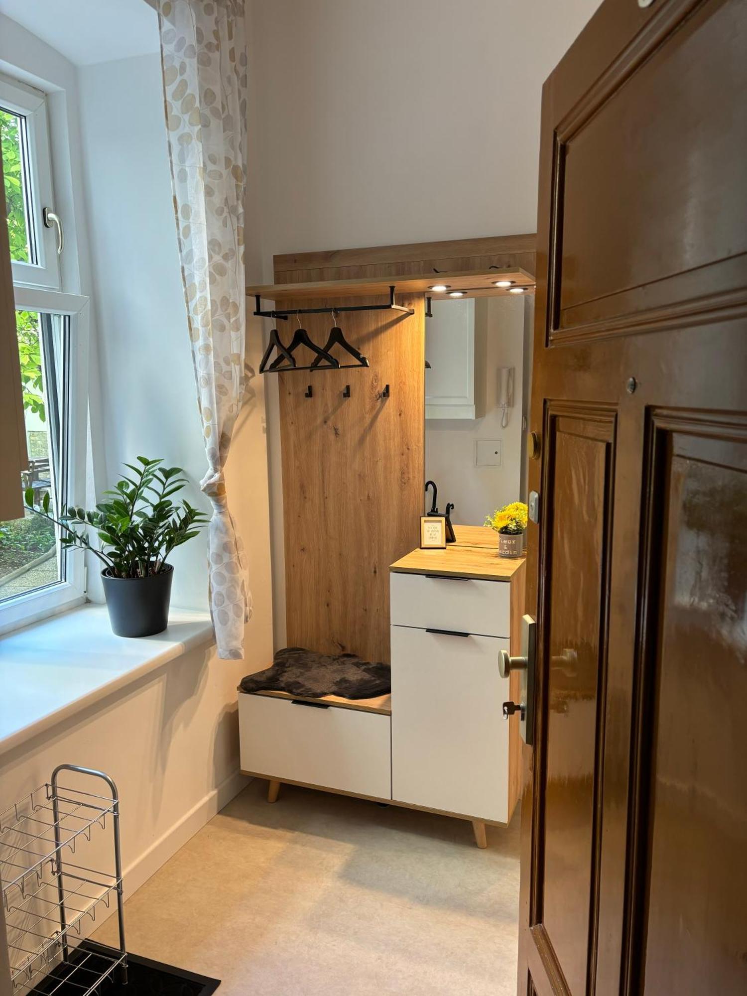 Urban-Elegance Silent-Garden Apartment Wina Bagian luar foto