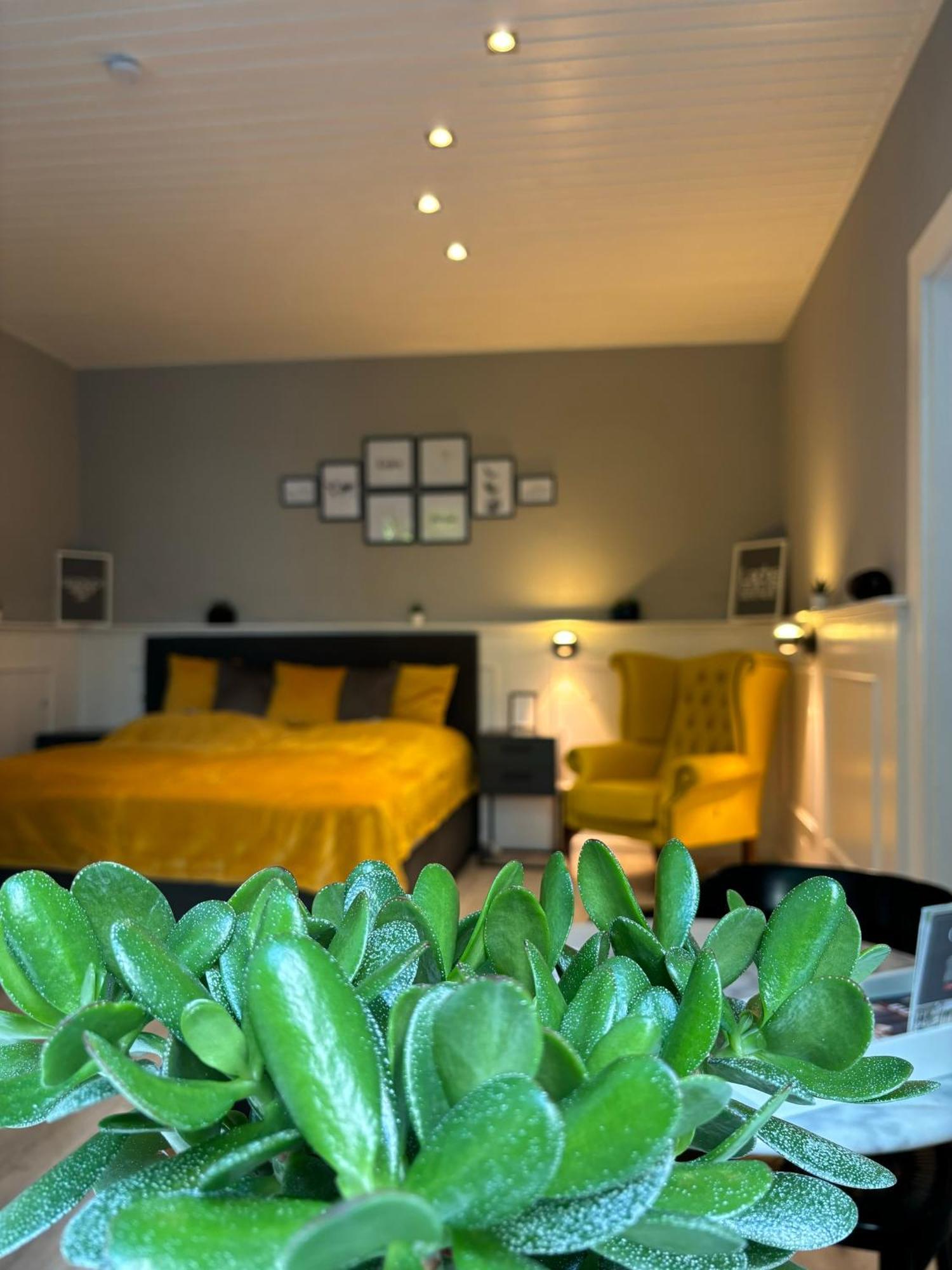 Urban-Elegance Silent-Garden Apartment Wina Bagian luar foto