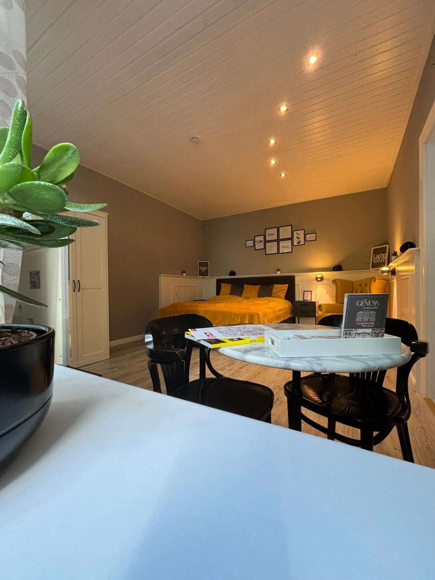 Urban-Elegance Silent-Garden Apartment Wina Bagian luar foto