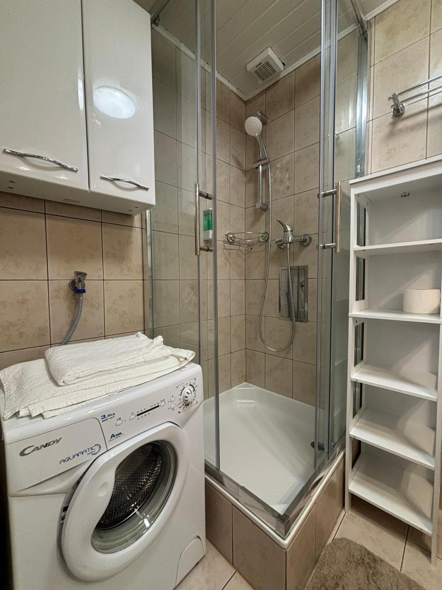 Urban-Elegance Silent-Garden Apartment Wina Bagian luar foto