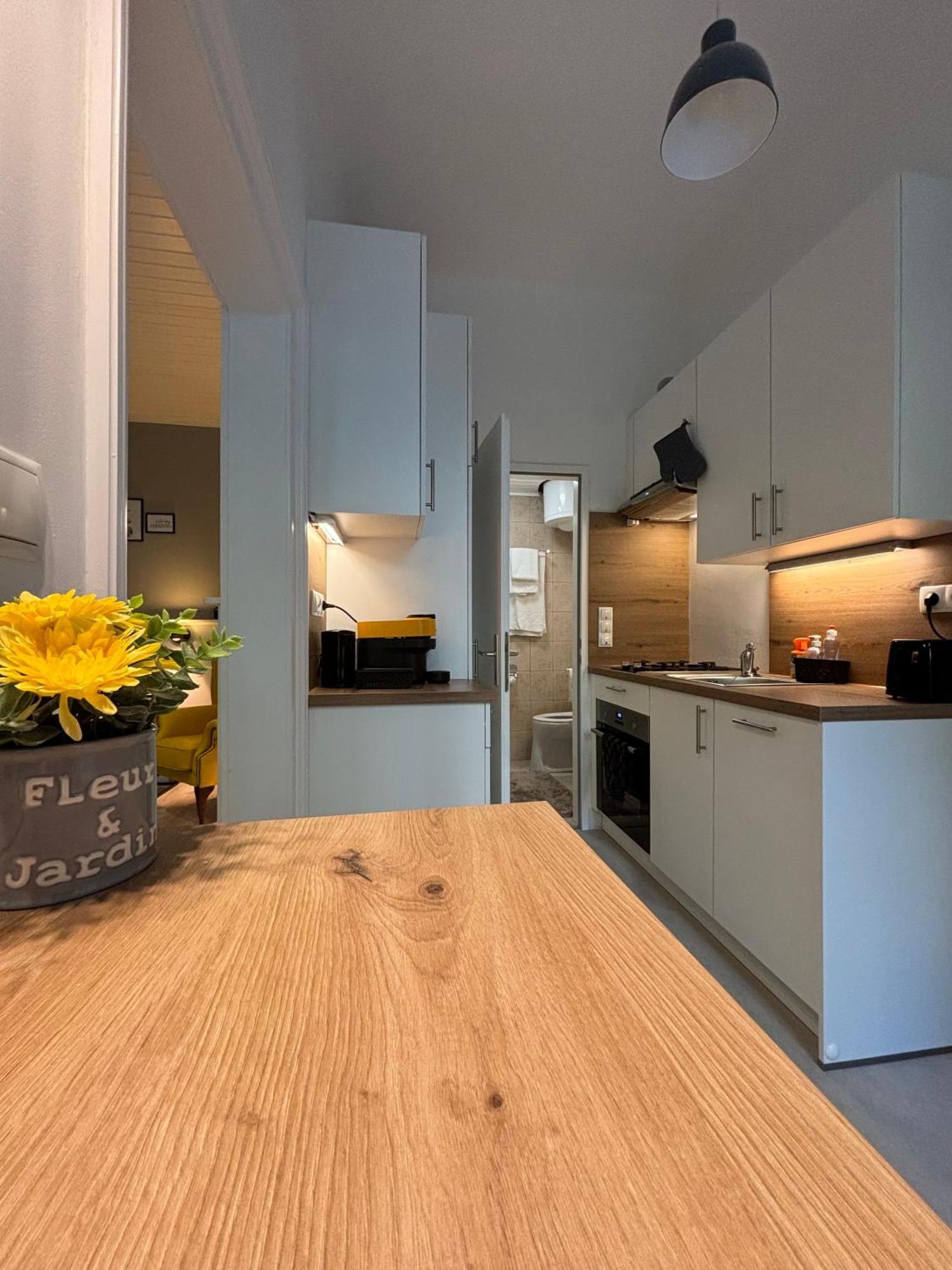 Urban-Elegance Silent-Garden Apartment Wina Bagian luar foto
